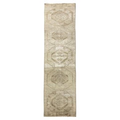 Tapis de couloir turc fait main du milieu du 20e siècle de la collection Road Rug Inc