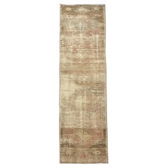 Tapis de couloir turc fait main du milieu du 20e siècle de la collection Road Rug Inc