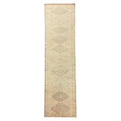 Tapis de couloir turc fait main du milieu du 20e siècle de la collection Road Rug Inc