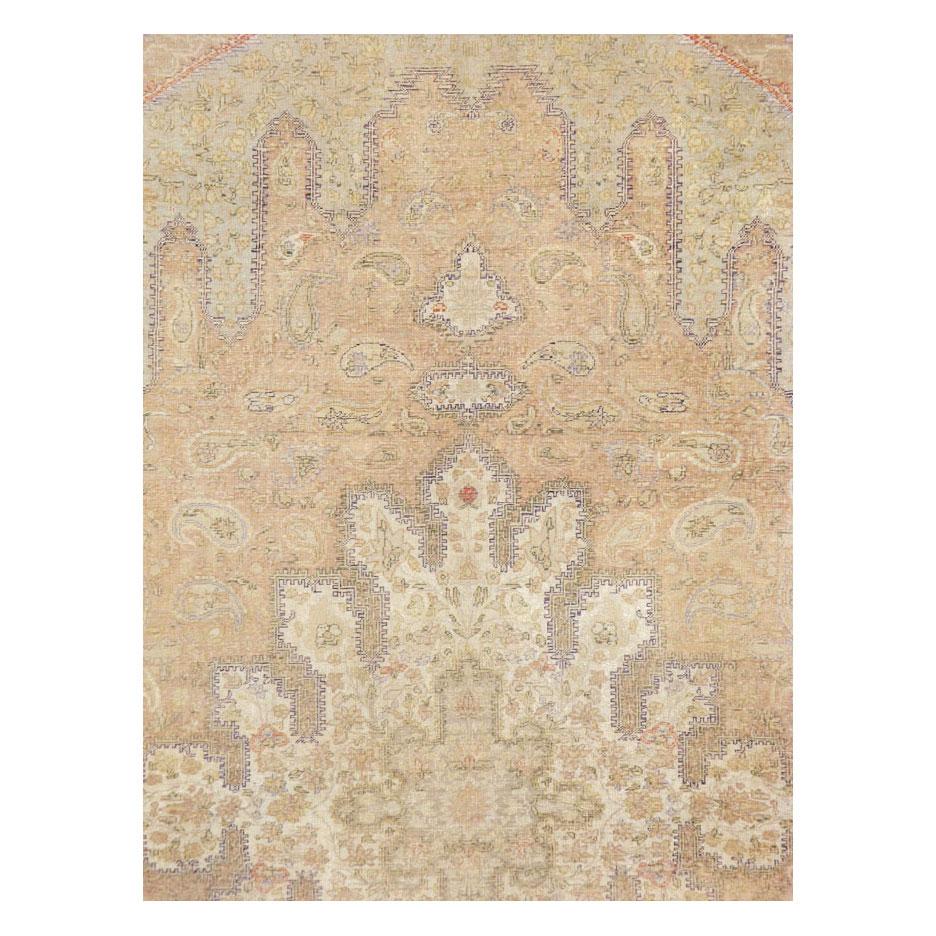 A vintage Turkish Sivas accent rug handmade during the mid-20th century.

Measures: 6' 9