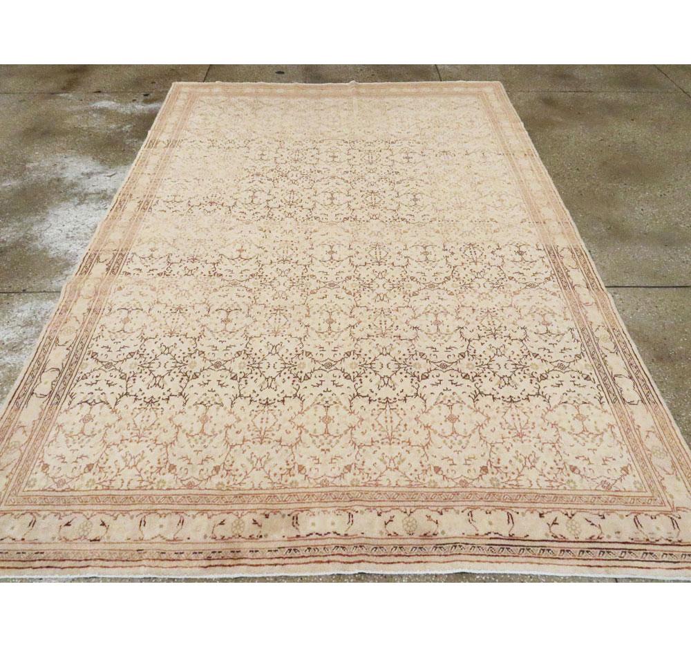 Mid-20th Century Handmade Turkish Sivas Accent Rug In Good Condition For Sale In New York, NY