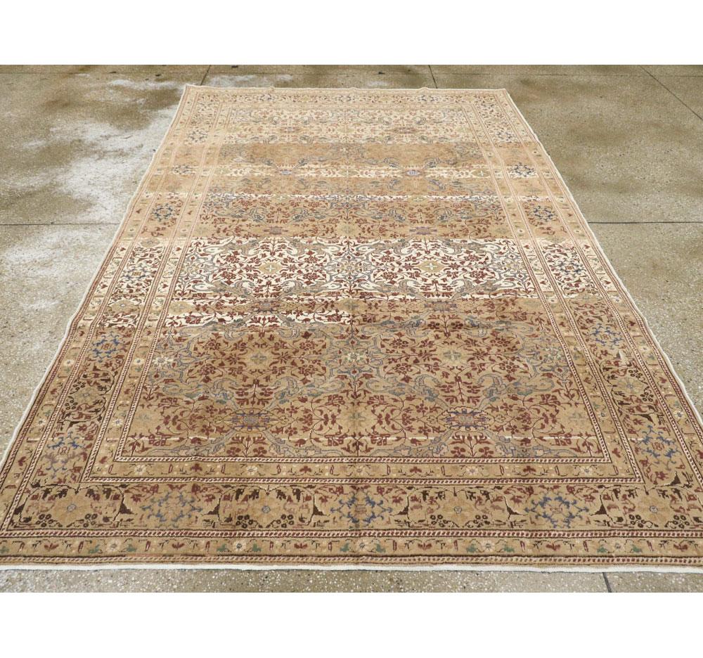 Mid-20th Century Handmade Turkish Sivas Accent Rug In Good Condition For Sale In New York, NY