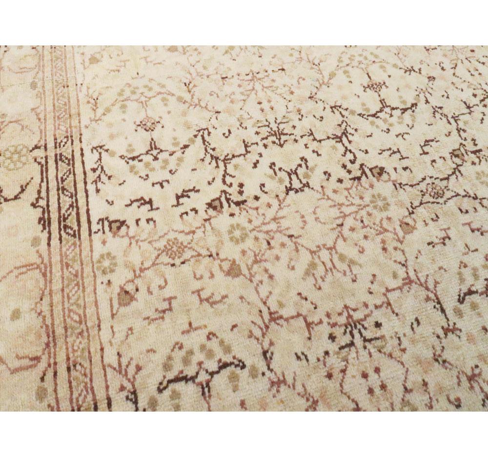 Mitte des 20. Jahrhunderts handgefertigter türkischer Sivas-Akzentteppich im Zustand „Gut“ im Angebot in New York, NY