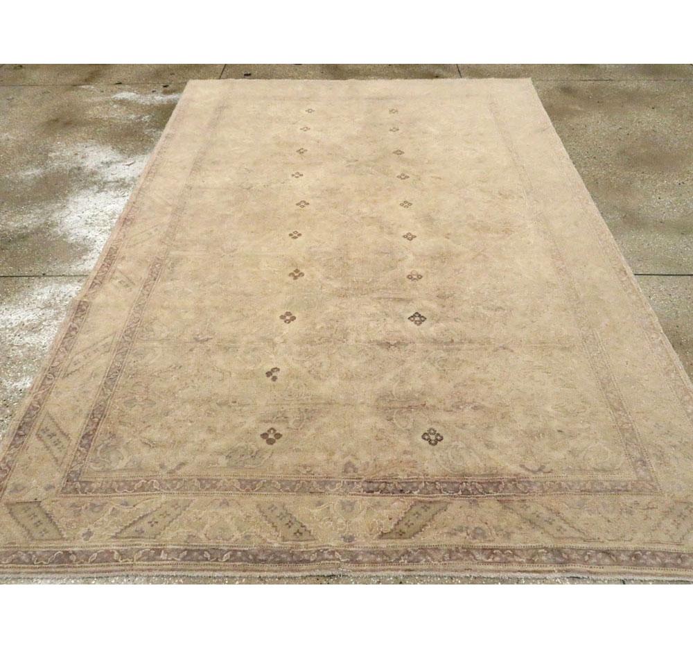 Mid-20th Century Handmade Turkish Sivas Accent Rug in Cream and Mauve In Good Condition For Sale In New York, NY