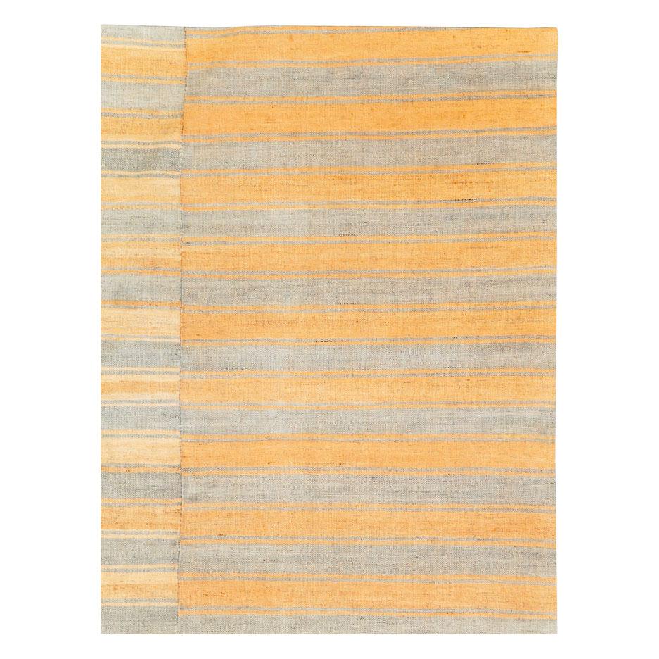 Turc Tapis Kilim turc d'appoint à rayures, tissé à plat, fait à la main, du milieu du 20e siècle en vente