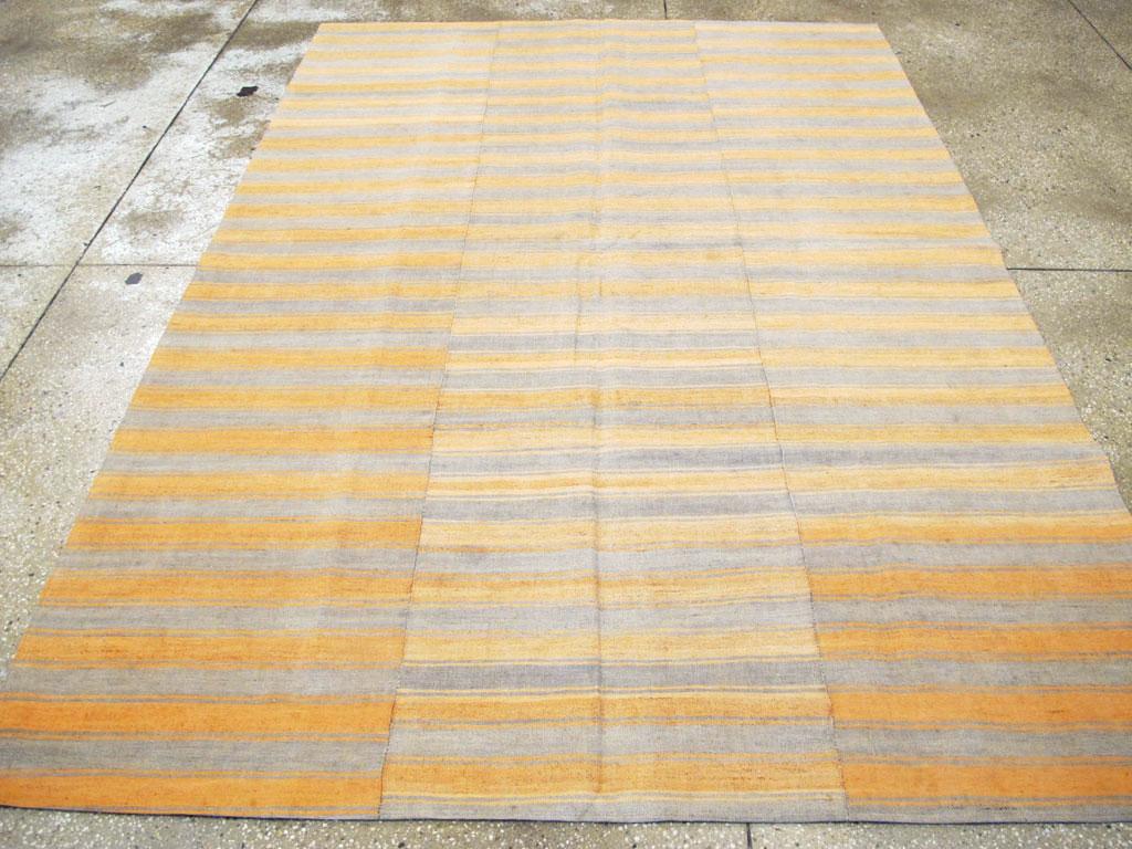 Mid-20th Century Handmade Turkish Striped Flat-Weave Kilim Accent Rug In Good Condition For Sale In New York, NY