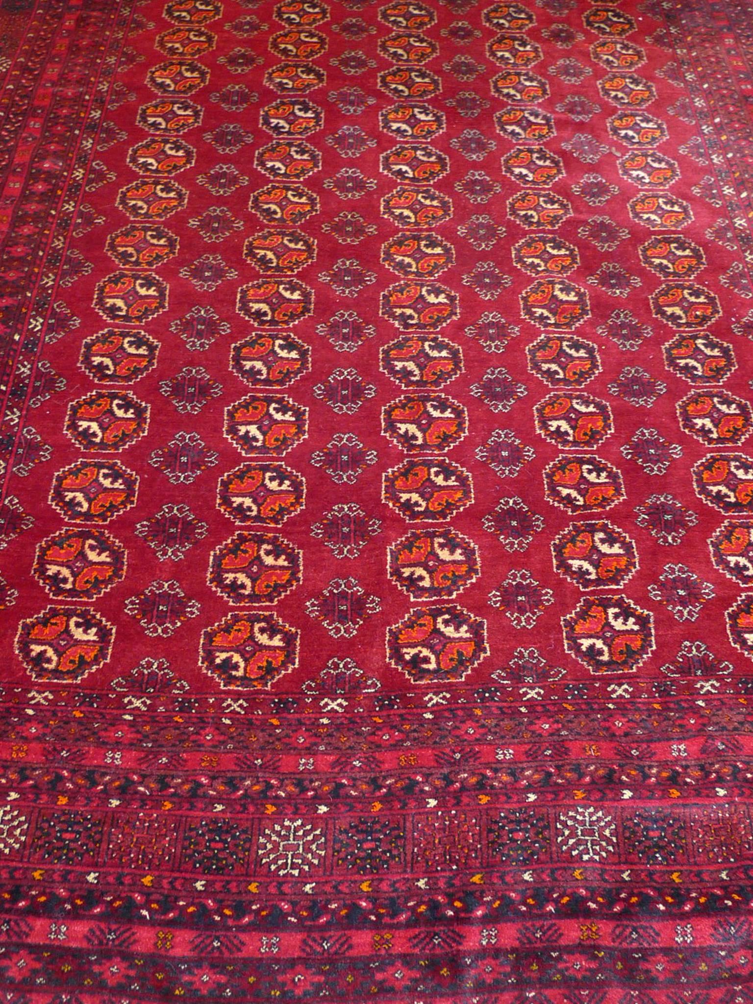 Mid-20th Century Handwoven Bokhara Rug In Good Condition In New York, NY