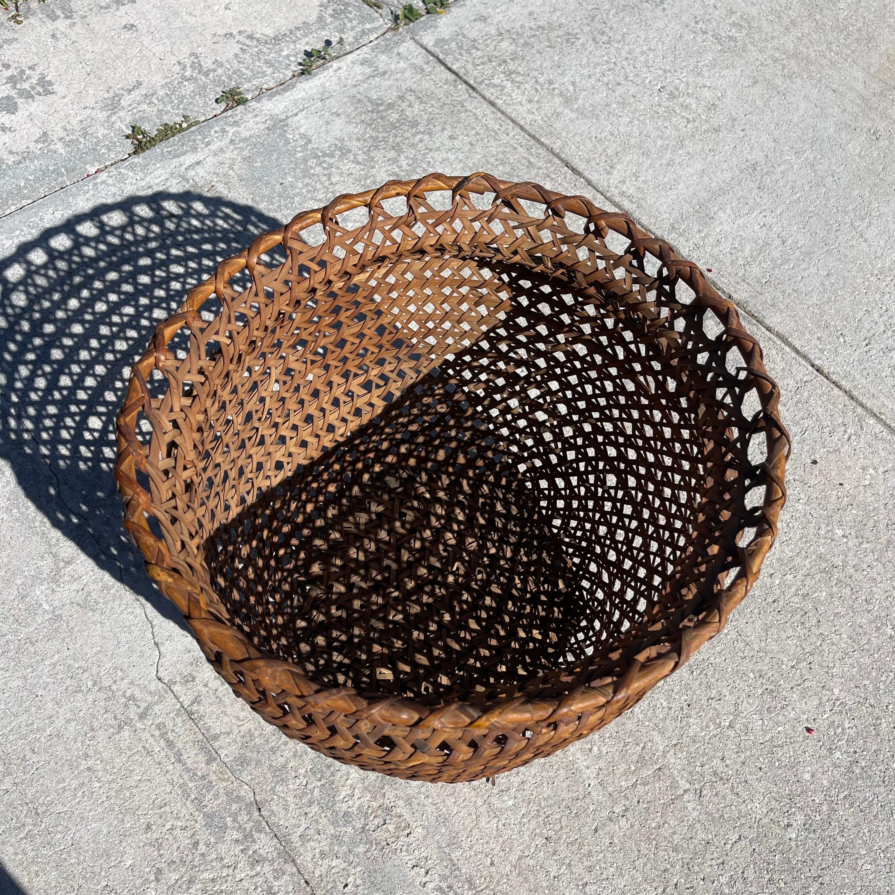 Mid-20th Century Handwoven Cane Wicker Rattan Basket For Sale 1