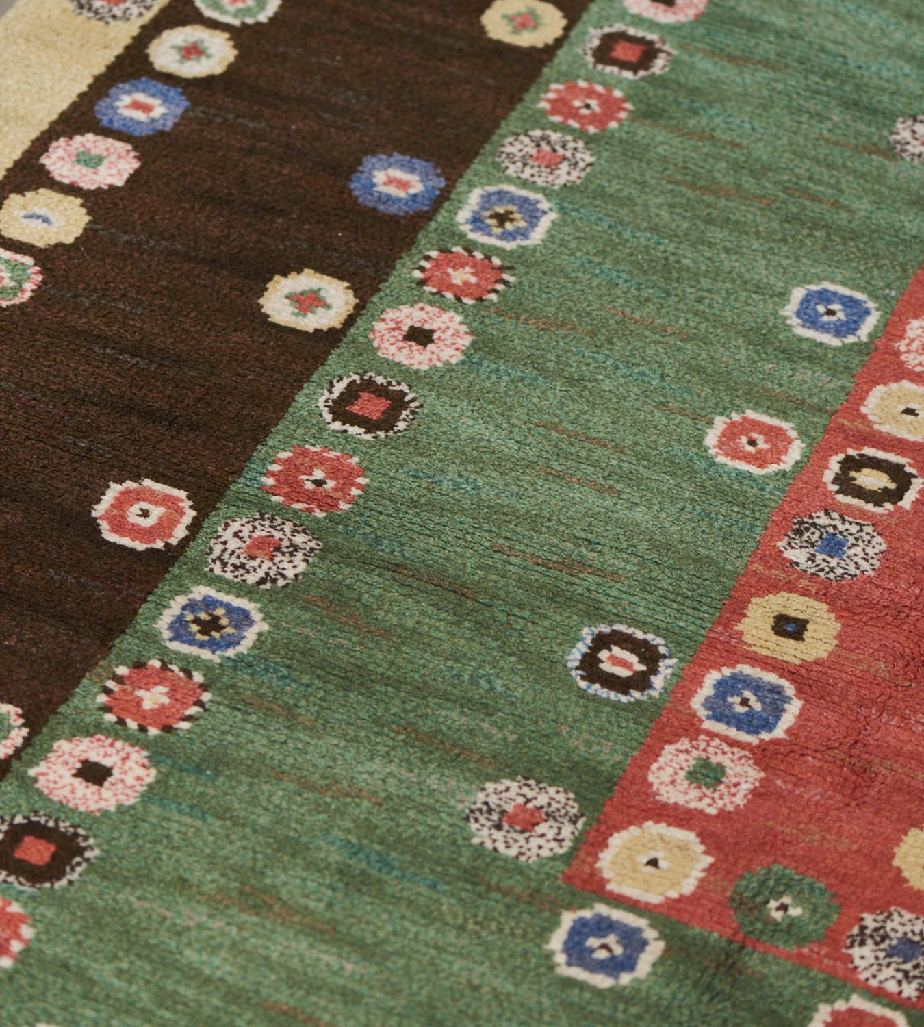 Mid-20th Century Handwoven Wool Swedish Rug For Sale 5