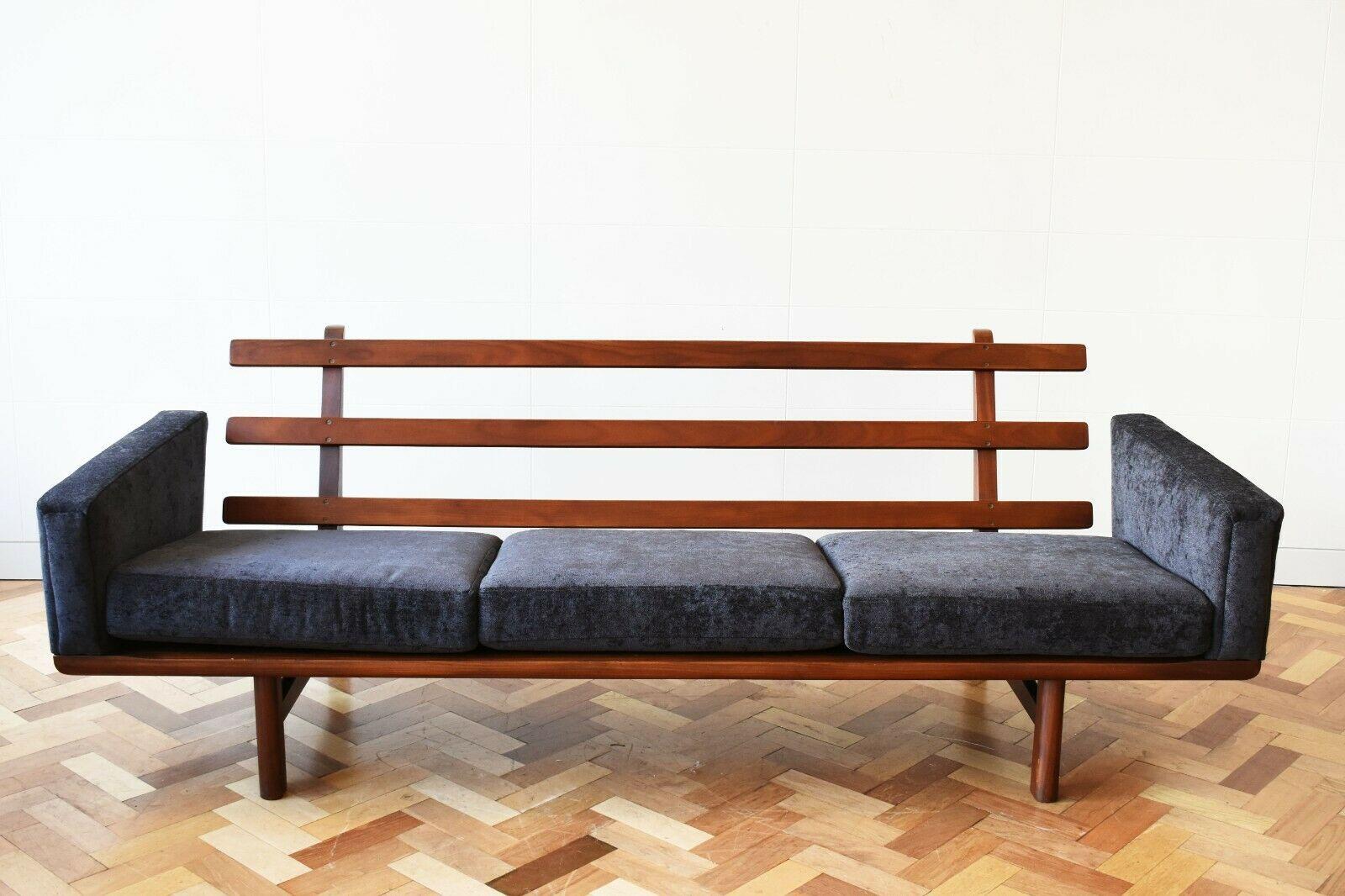 Mid 20th Century Hans Wegner Three Seater Sofa In Good Condition In London, GB