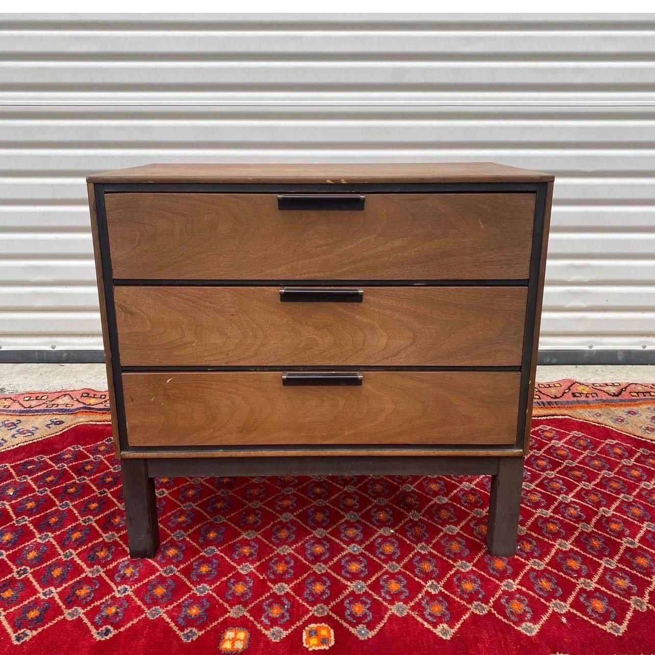 Mid-20th Century Harvey Probber Style 3 Drawer Small Chest For Sale 3