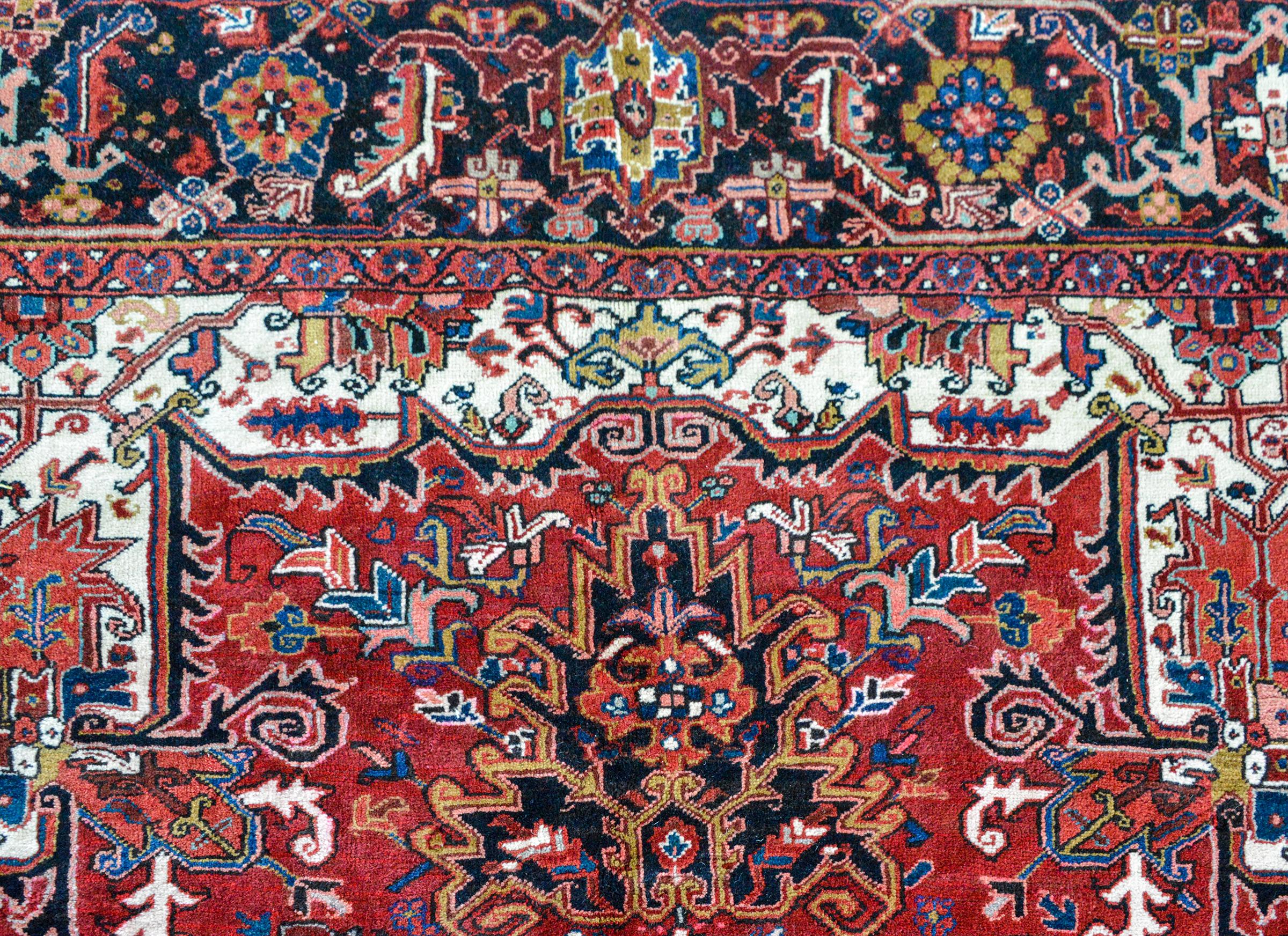 Mid-20th Century Heriz Rug In Good Condition For Sale In Chicago, IL