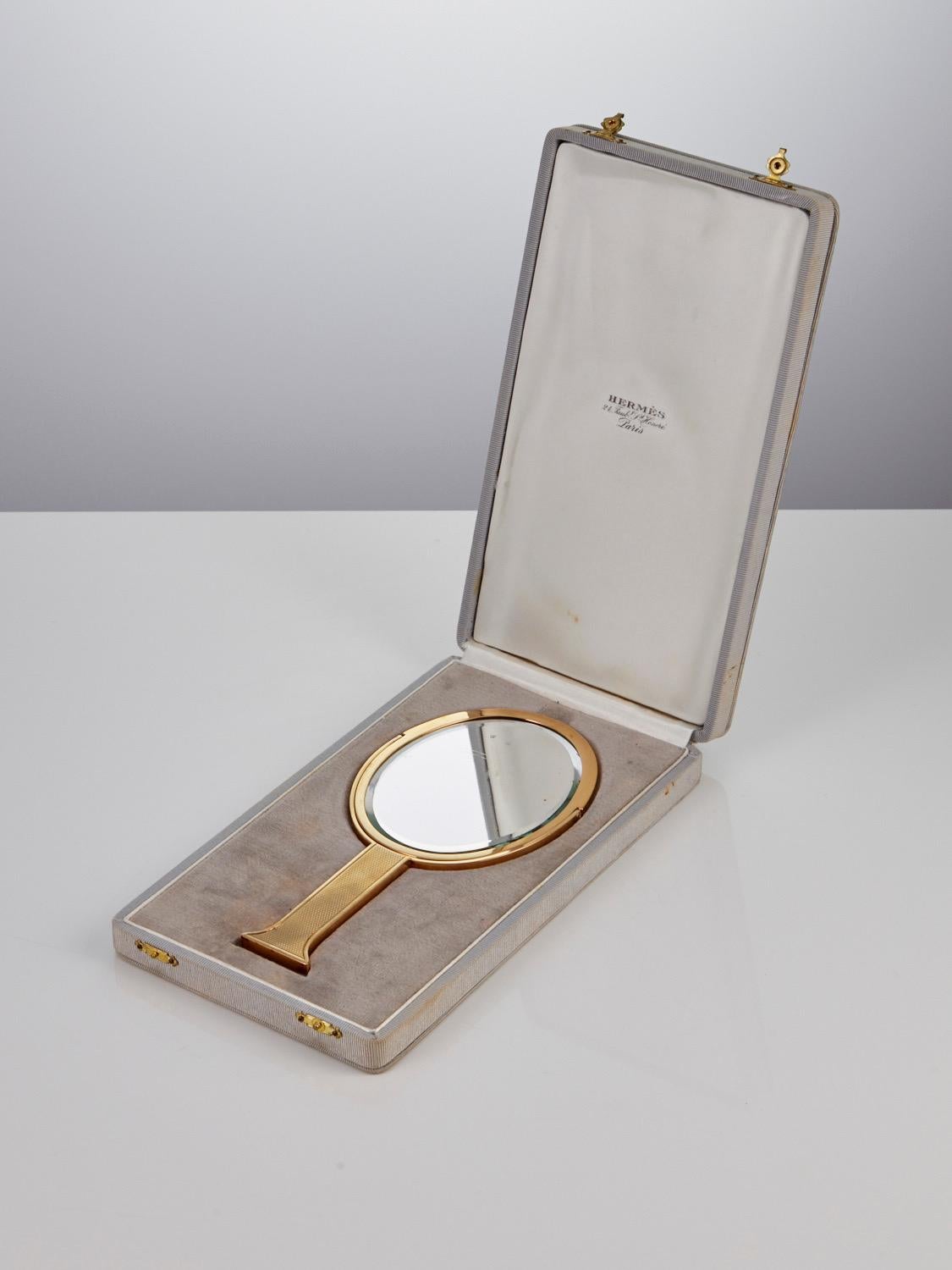 Français Miroir à main Hermès en argent doré du milieu du XXe siècle, Paris, vers 1950 en vente