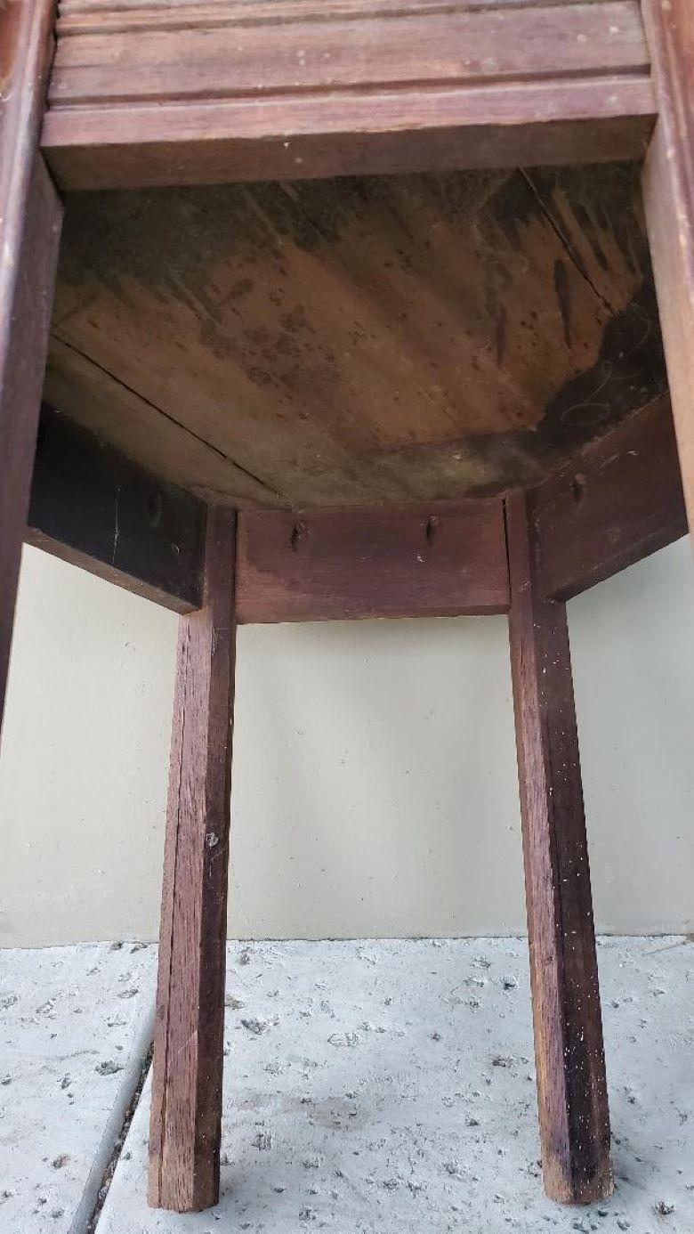 Table d'appoint en chêne à mosaïque hexagonale du milieu du 20e siècle Wabi Sabi en vente 7