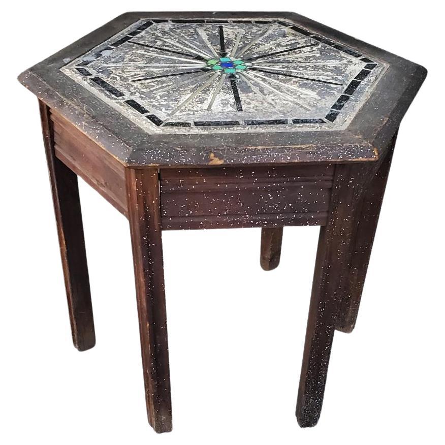 Table d'appoint en chêne à mosaïque hexagonale du milieu du 20e siècle Wabi Sabi en vente