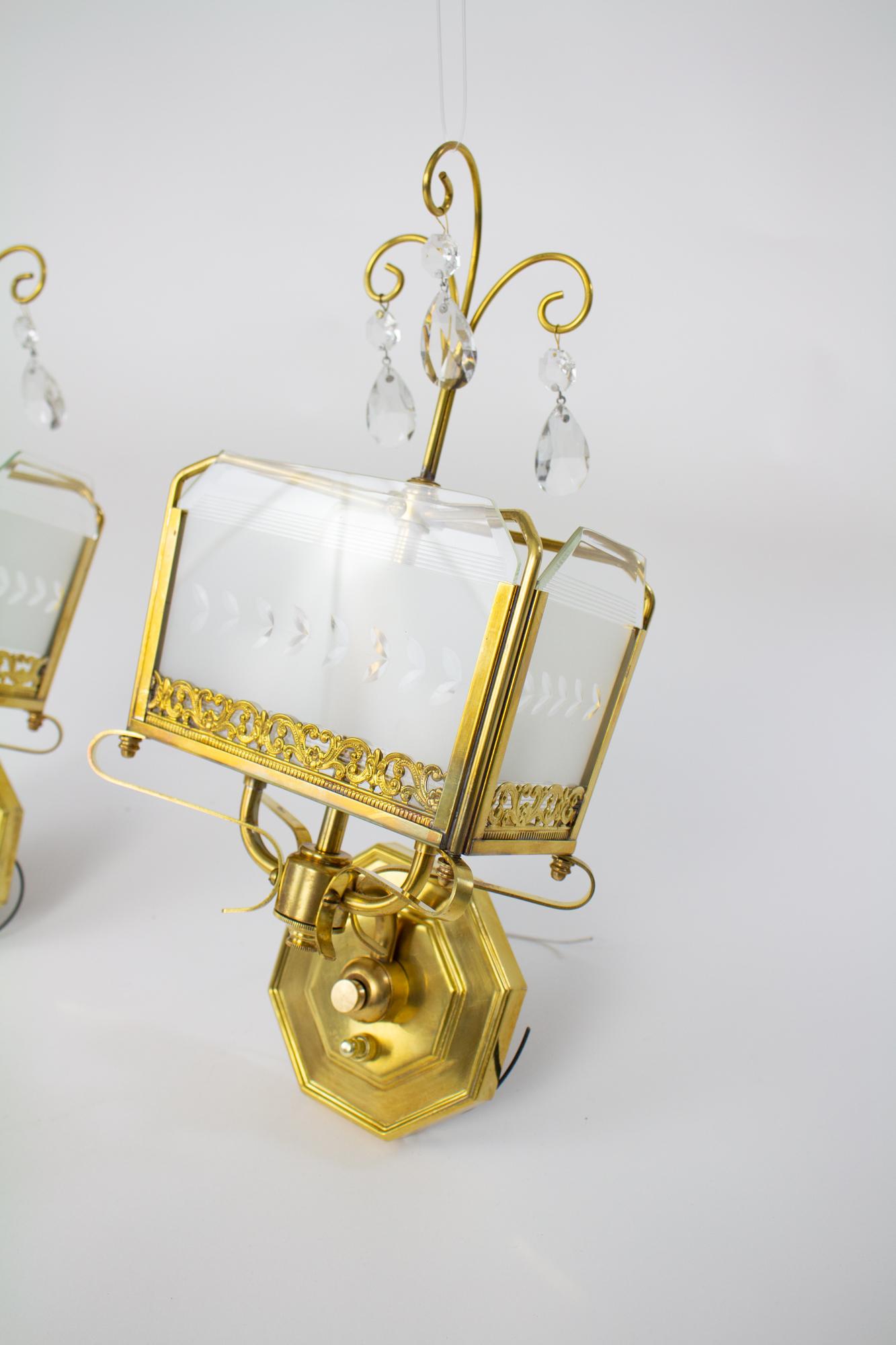 Mid 20th Century Hollywood Regency Etched Glass Panel and Brass Sconces - a For Sale 6