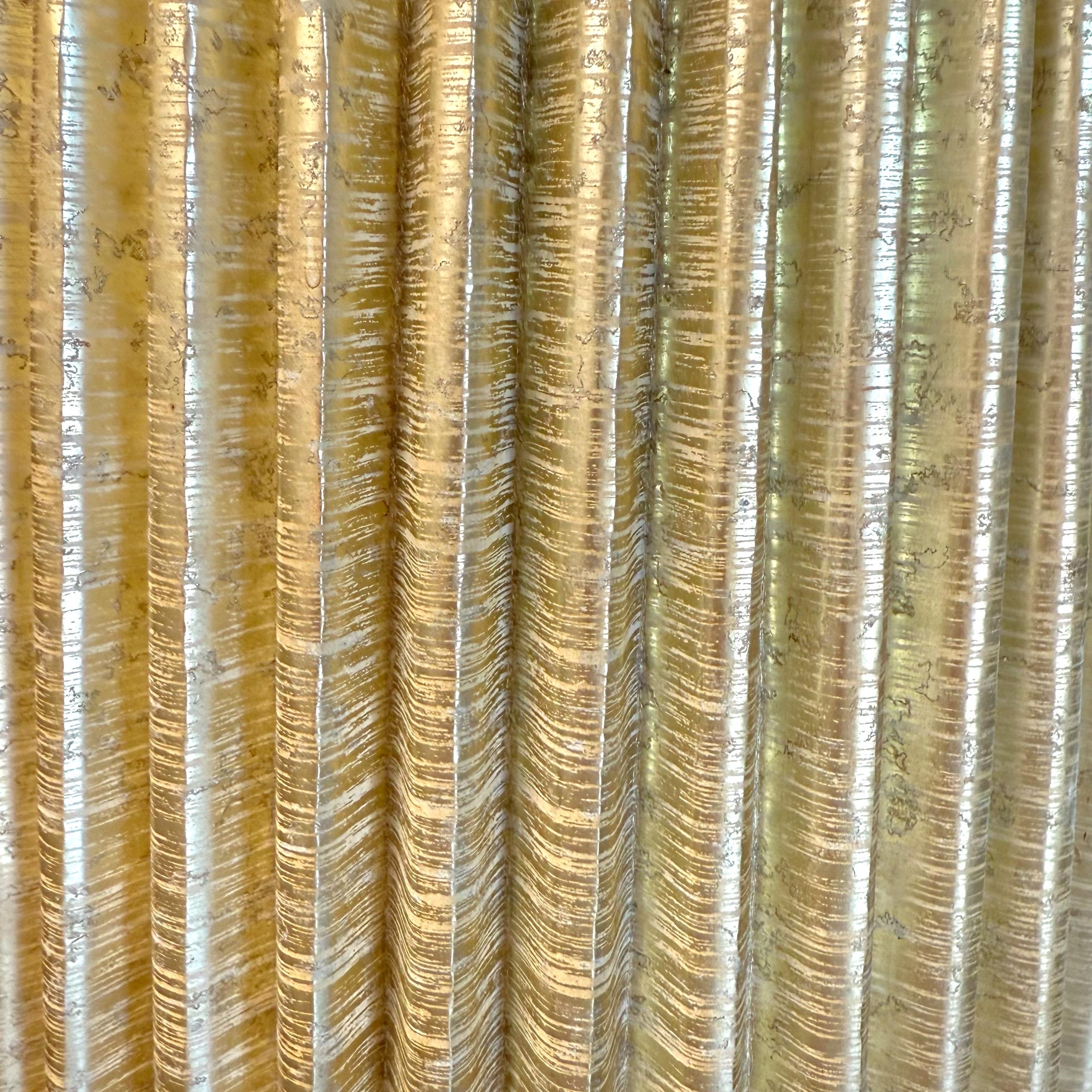 Mitte des 20. Jahrhunderts Hollywood Regency Glaslampe mit goldenem Schirm im Angebot 2