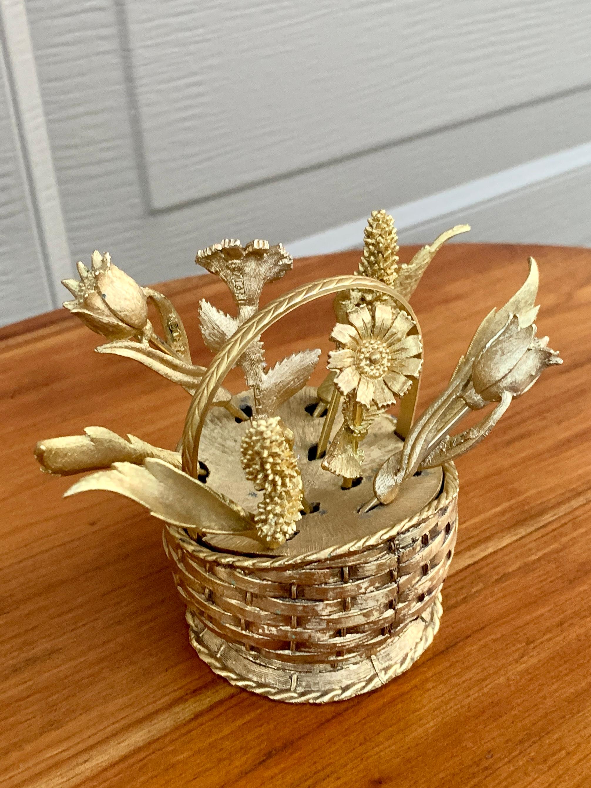 Mid-20th Century Hollywood Regency Gold Flower Basket Cocktail Picks, Set of 10 In Good Condition For Sale In Elkhart, IN
