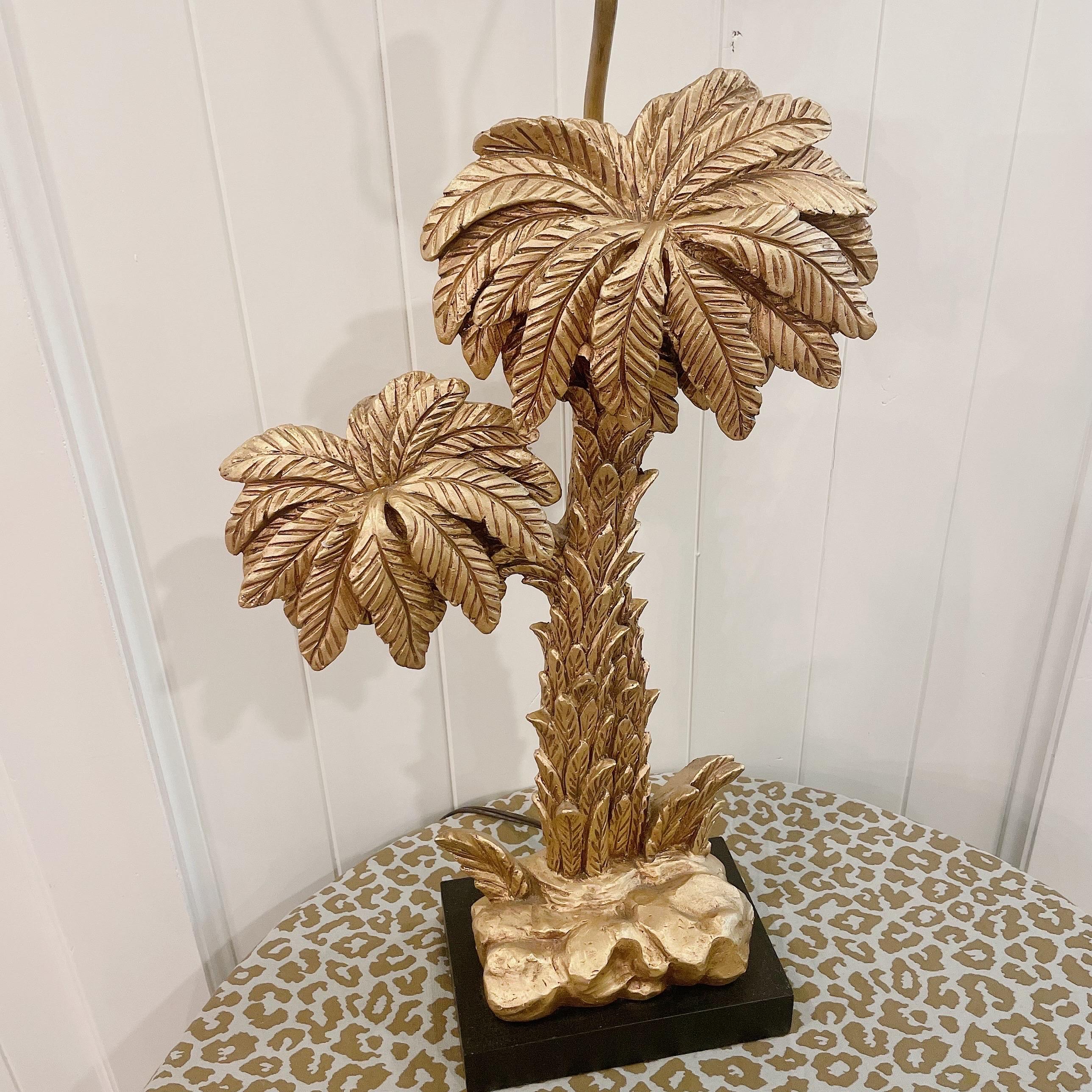 Mid 20th Century Hollywood Regency Gold Palm Tree Palm Leaf Table Lamp In Good Condition For Sale In Cookeville, TN