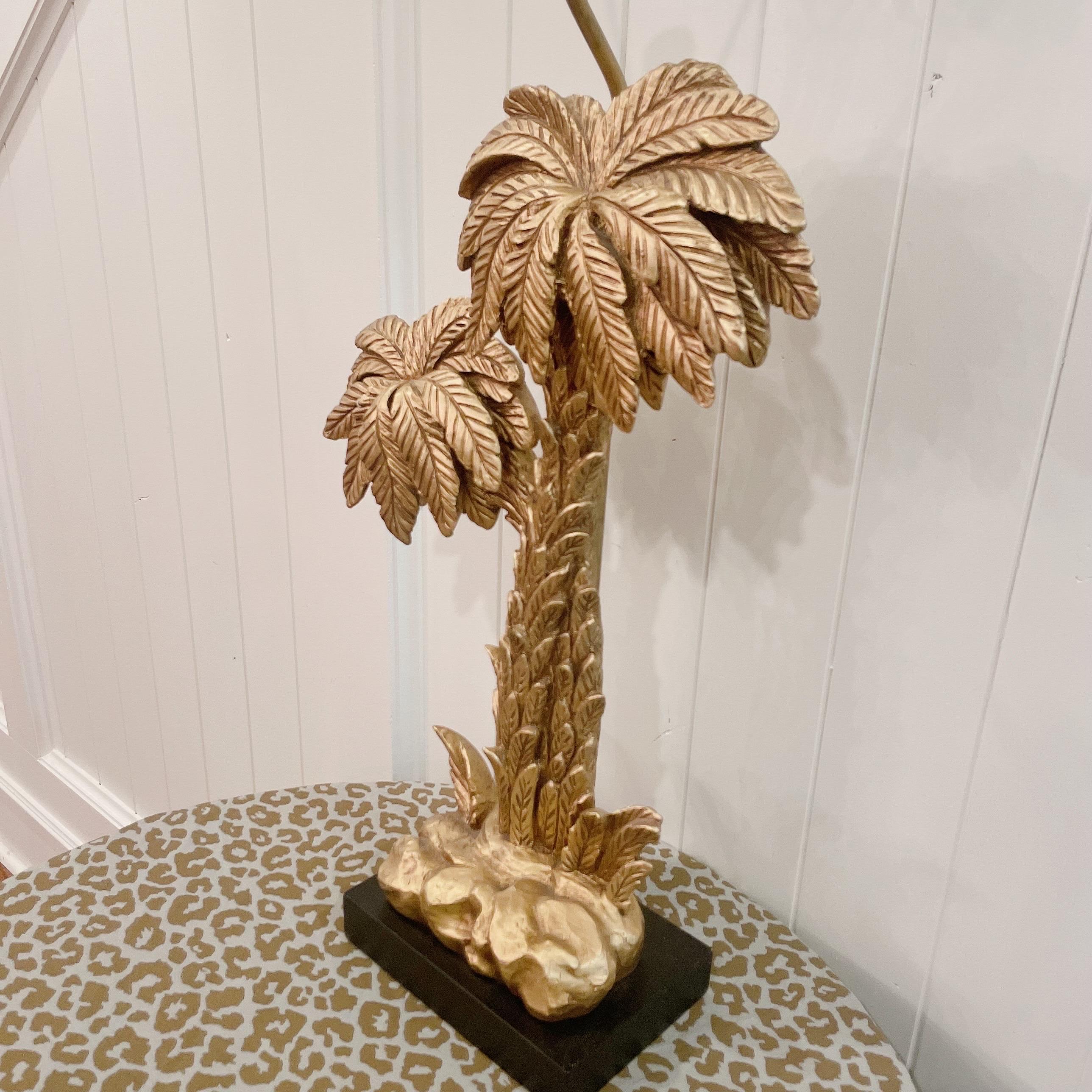 Mitte des 20. Jahrhunderts Hollywood Regency Gold Palmenbaum Palmenblatt Tischlampe im Angebot 2