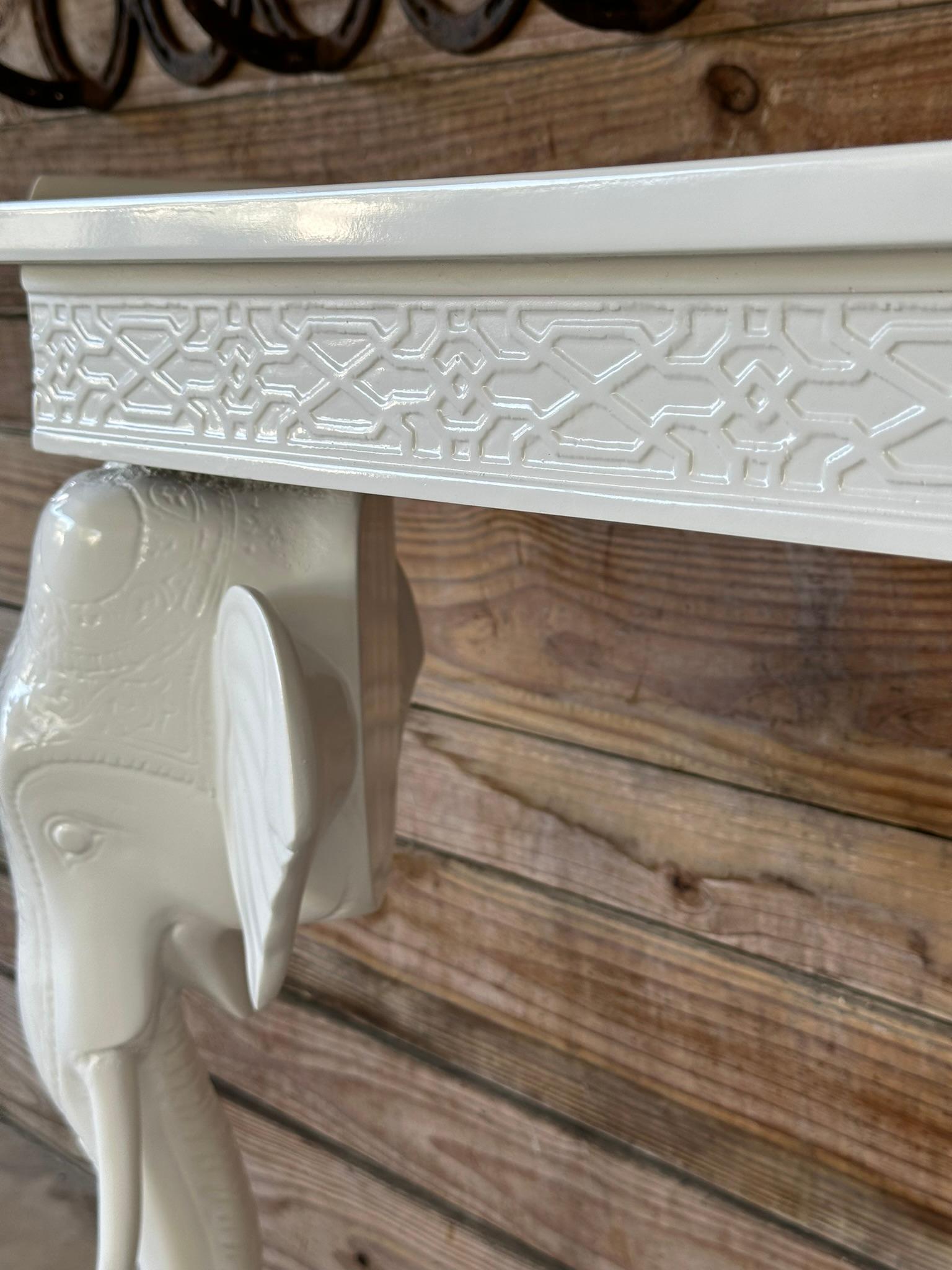 Consola de pared escultórica de elefante tallado de mediados del siglo XX Hollywood Regency en Bueno estado para la venta en North Fort Myers, FL