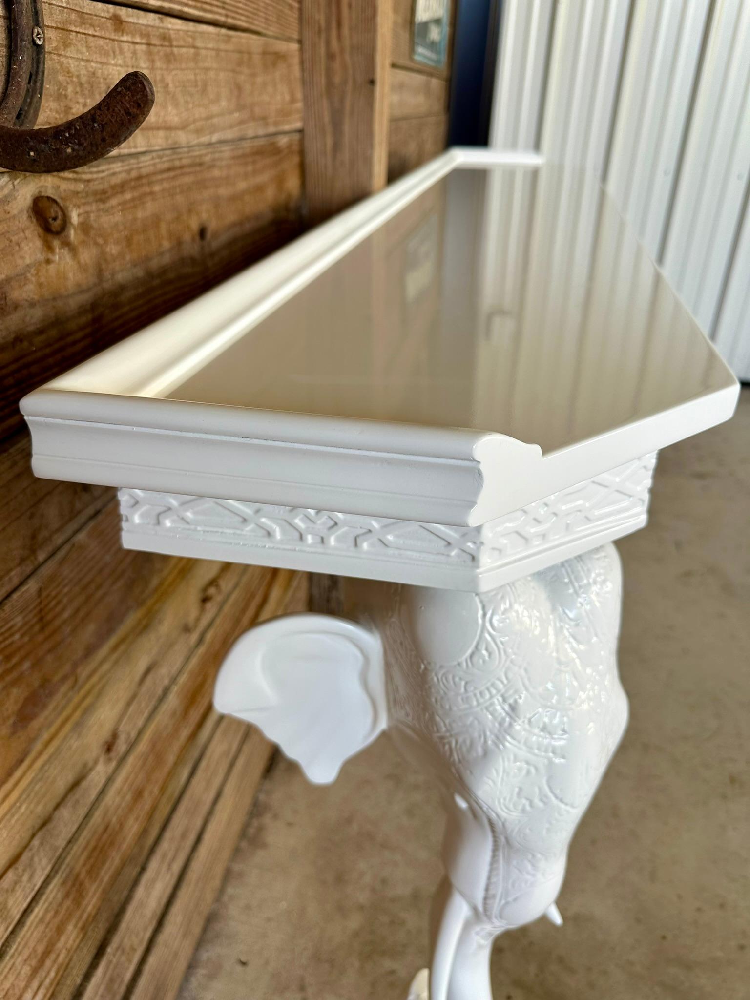 Consola de pared escultórica de elefante tallado de mediados del siglo XX Hollywood Regency Madera en venta