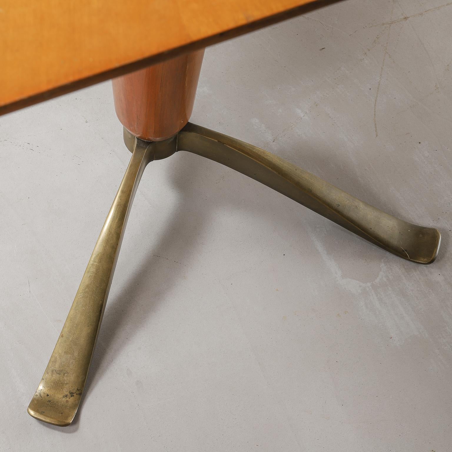Mid-20th Century Honey Coloured Starburst Pattern Dining Table with Brass Feet 2