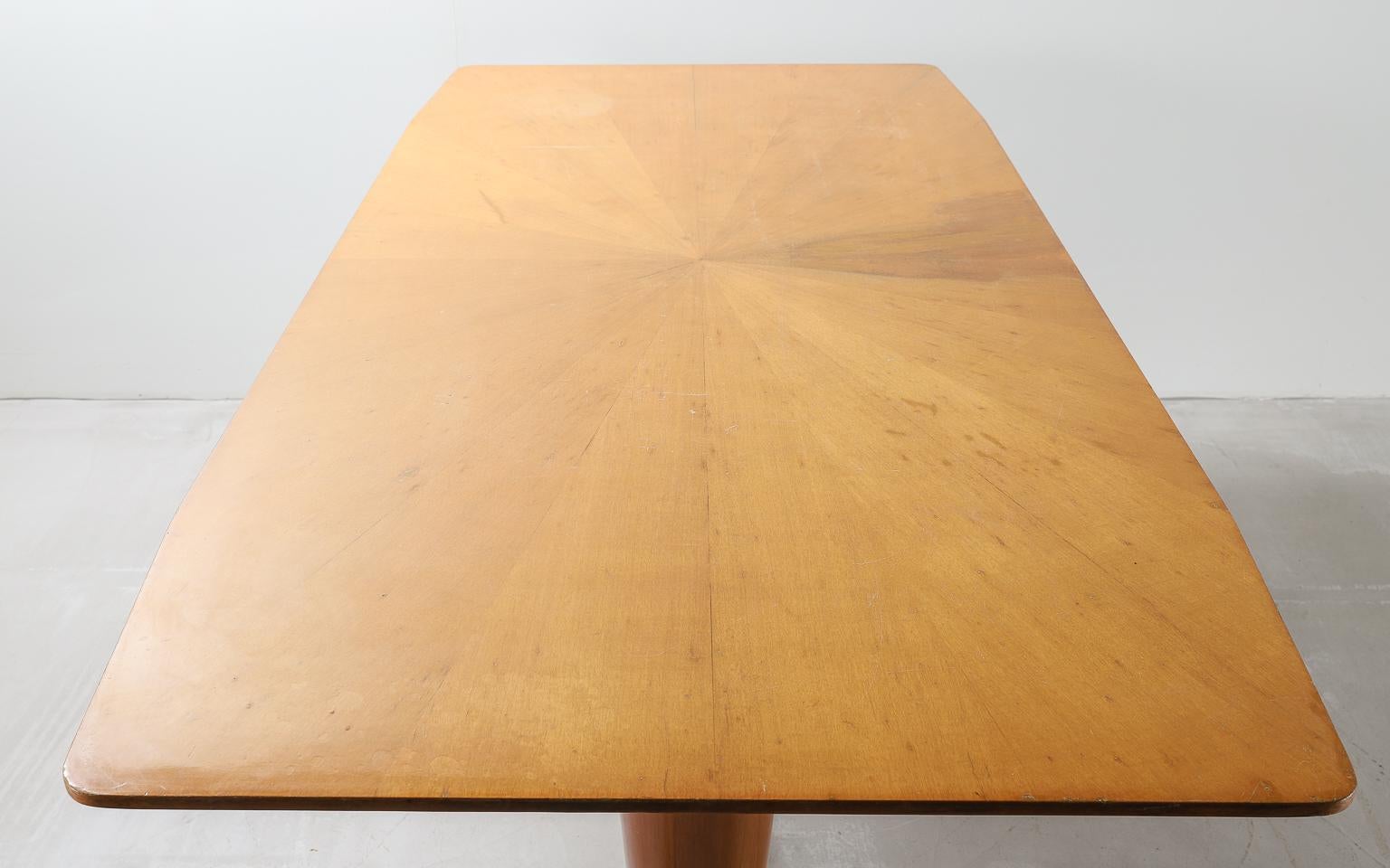 Mid-20th Century Honey Coloured Starburst Pattern Dining Table with Brass Feet 3