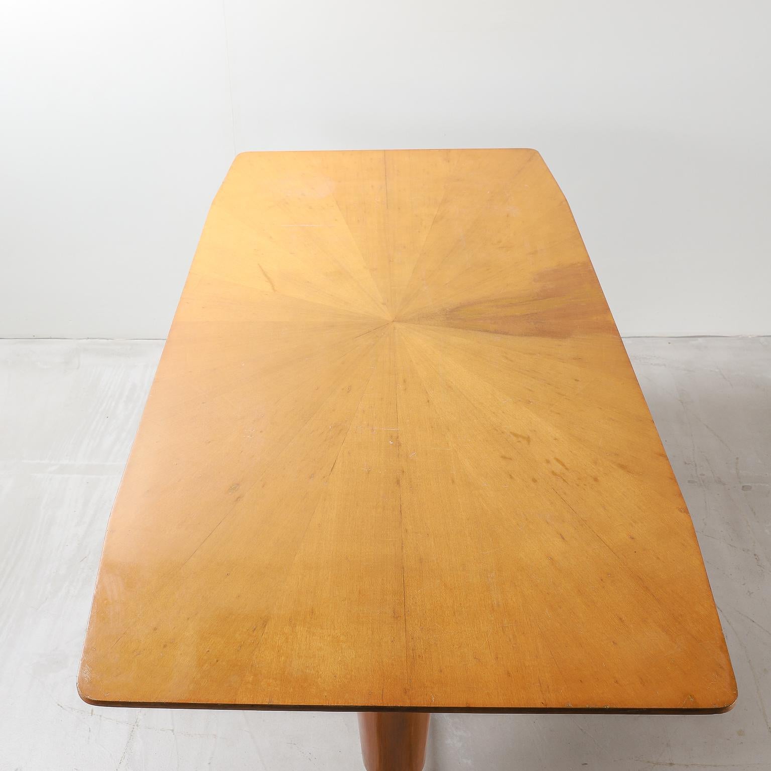 Mid-20th Century Honey Coloured Starburst Pattern Dining Table with Brass Feet 4