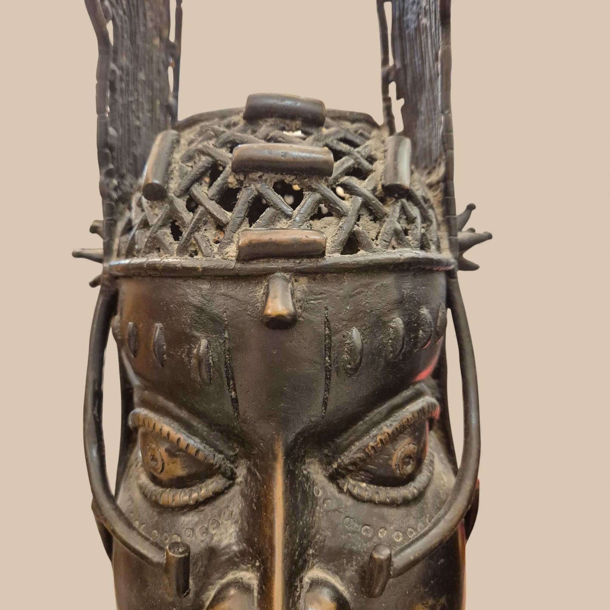 Moulage Tête royale en bronze de style Ife du milieu du XXe siècle, Bénin en vente