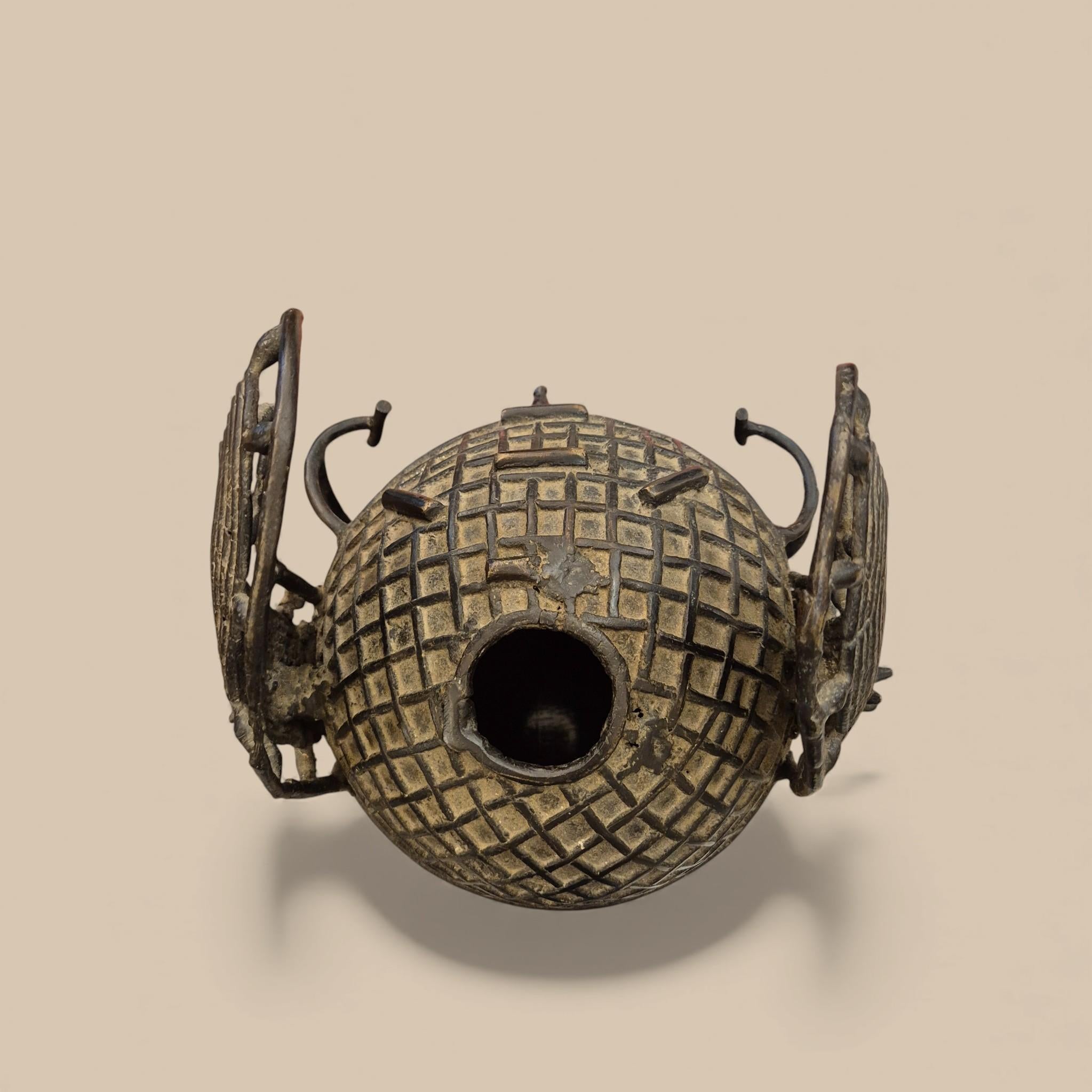 Testa reale in bronzo in stile Ife della metà del XX secolo, Benin In condizioni buone in vendita a NICE, FR