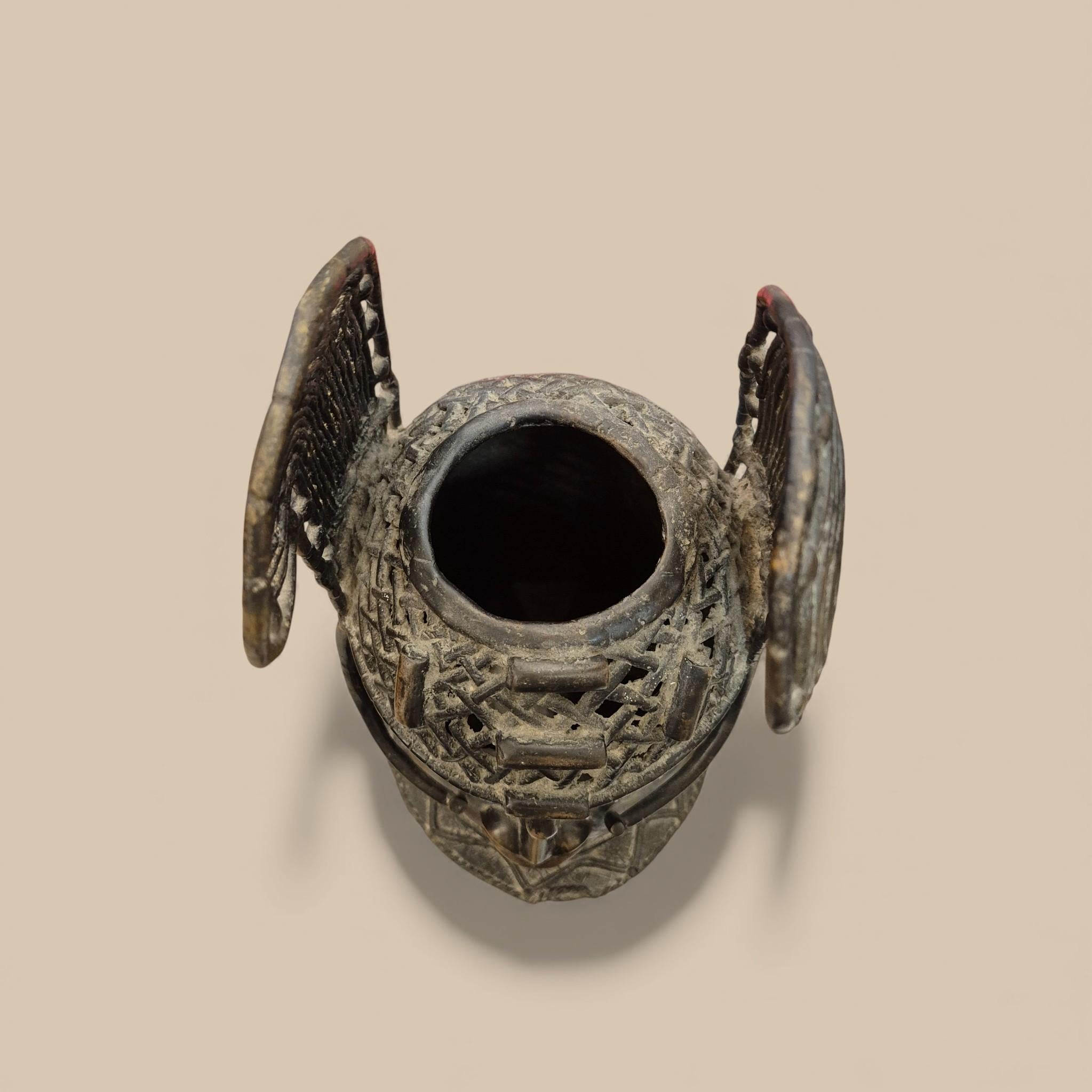 Tête royale en bronze de style Ife du milieu du XXe siècle, Bénin en vente 1