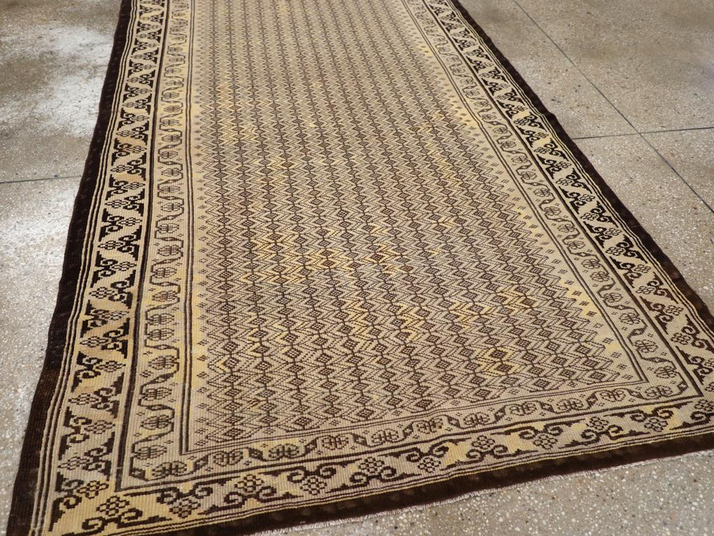Mid-20th Century Indian Agra Accent Rug For Sale 1