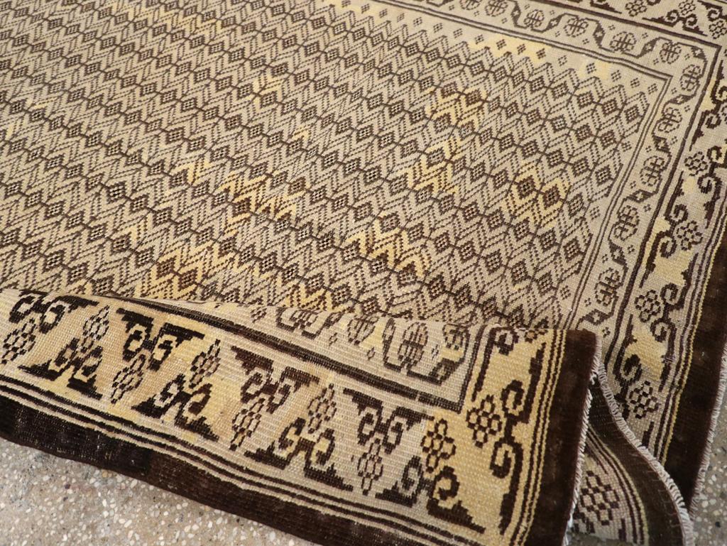 Mid-20th Century Indian Agra Accent Rug For Sale 2