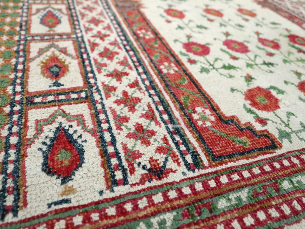 Alfombra Agra de algodón indio de mediados del siglo XX Indio en venta