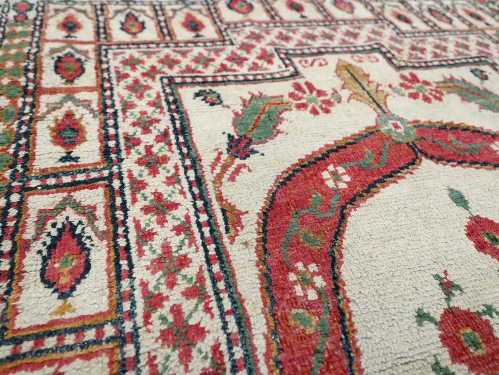 Alfombra Agra de algodón indio de mediados del siglo XX Anudado a mano en venta