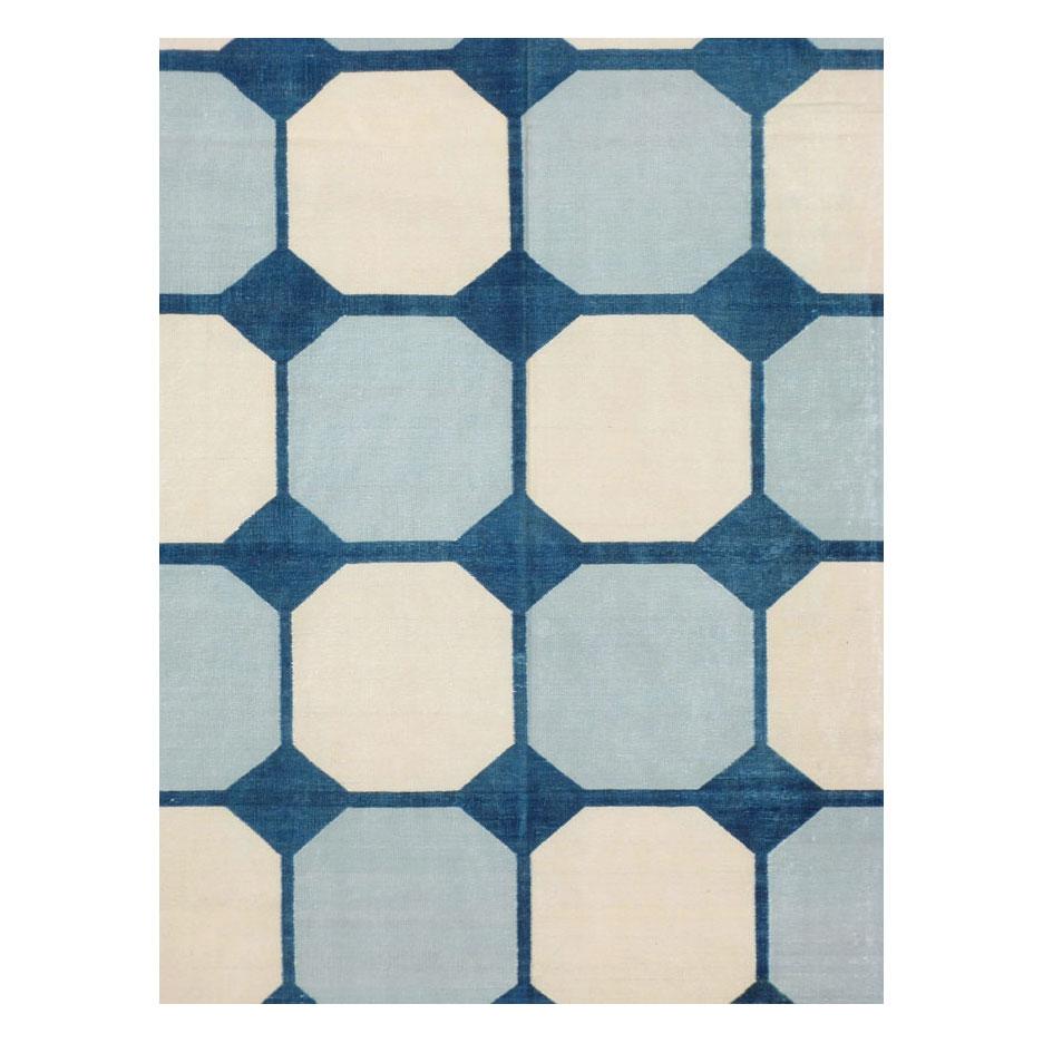 A vintage Indian flat-weave Dhurrie room size carpet handmade during the mid-20th century in shades of blue and cream-white.

Measures: 9' 5