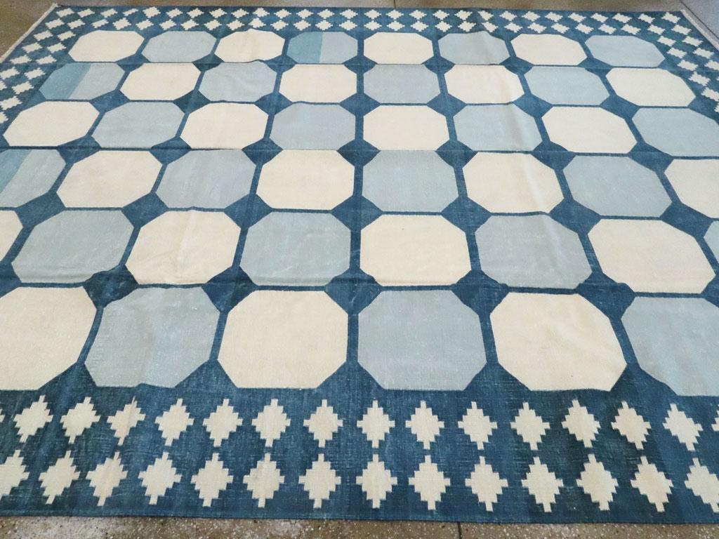 Mid-20th Century Indian Flat-Weave Dhurrie Room Size Carpet in Blue and White 3