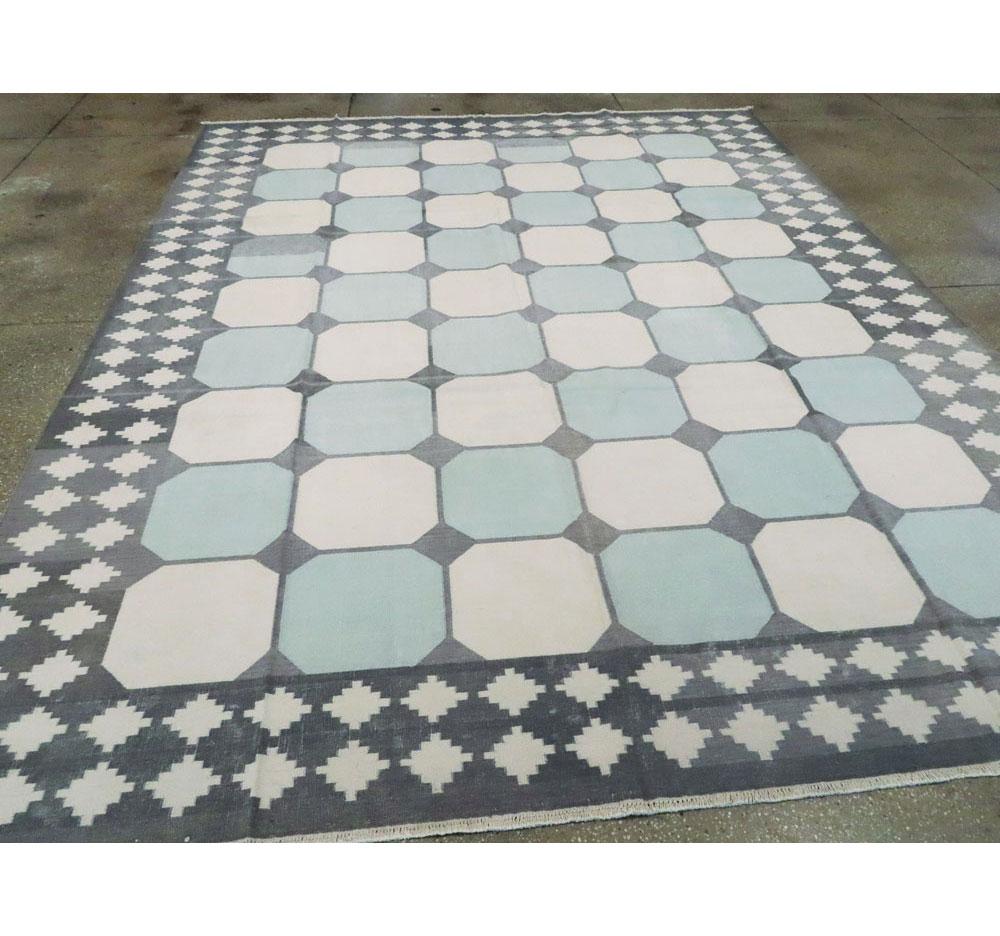 Mid-20th Century Indian Flat-Weave Dhurrie Room Size Carpet in Grey, Blue, Cream In Good Condition For Sale In New York, NY