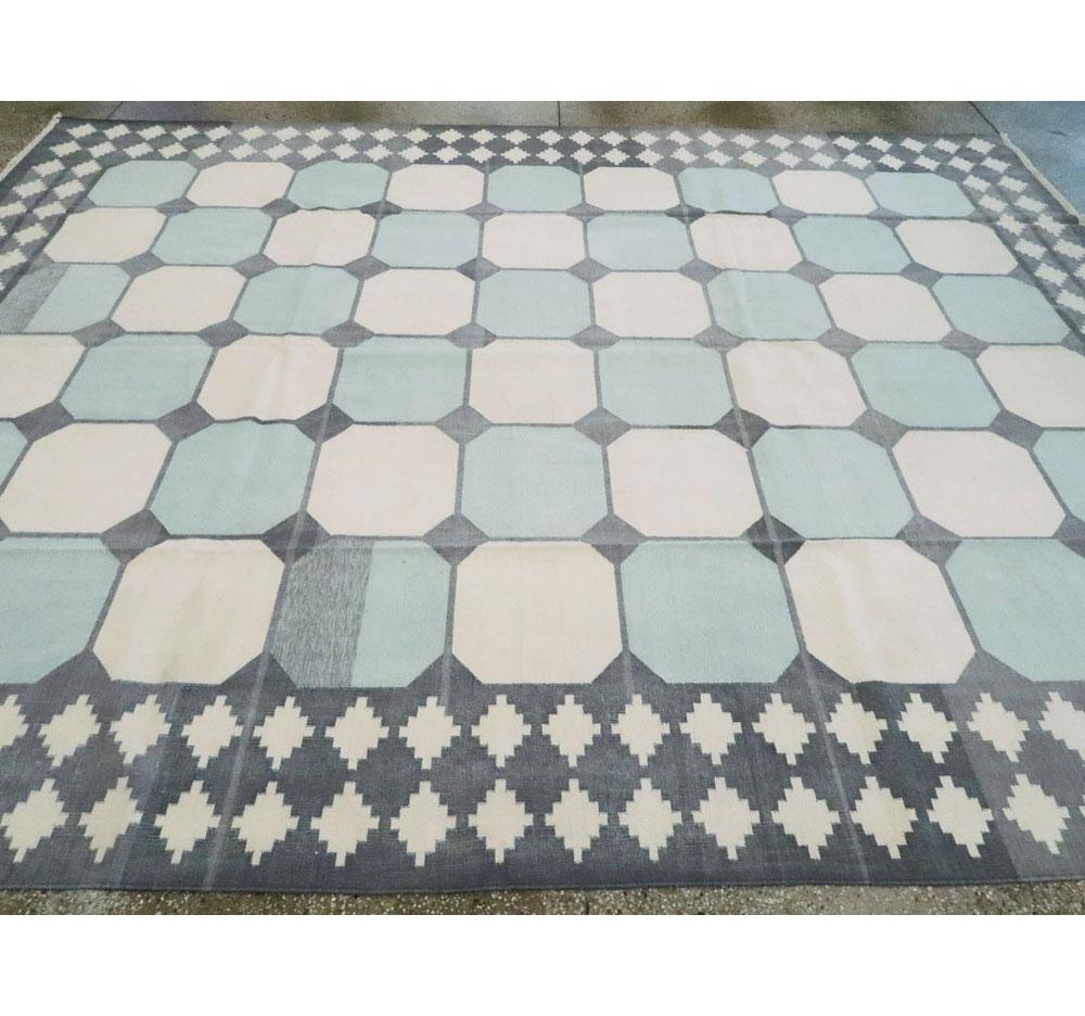 Mid-20th Century Indian Flat-Weave Dhurrie Room Size Carpet in Grey, Blue, Cream For Sale 2