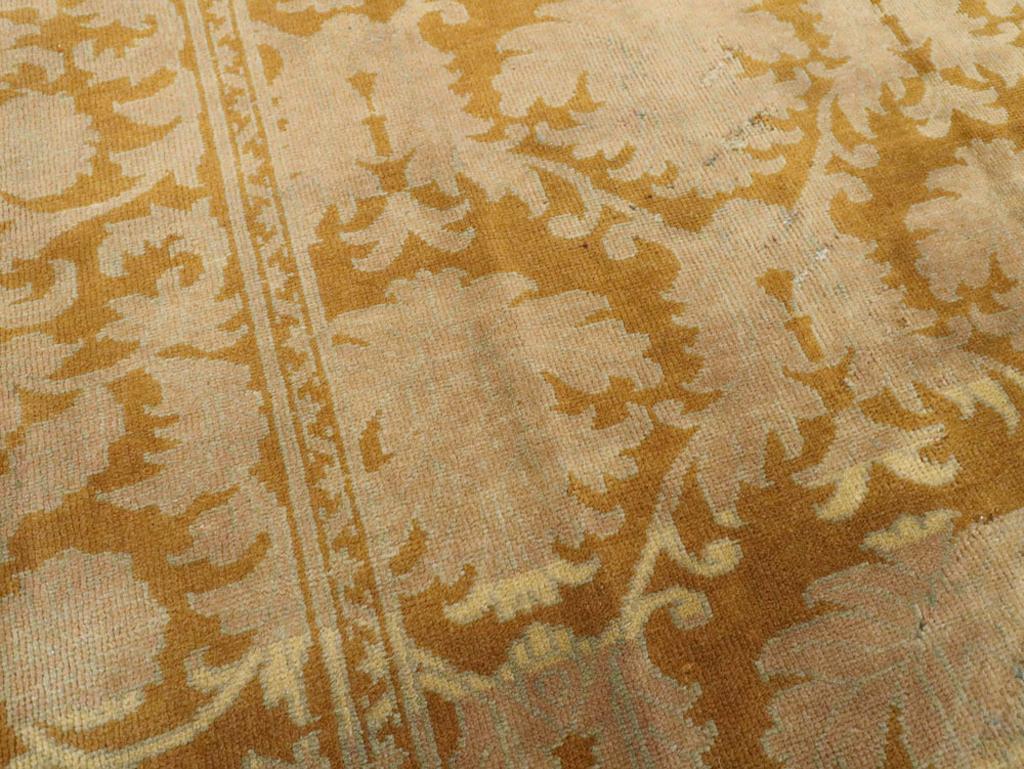 Mid-20th Century Indian Lahore Accent Rug (Handgeknüpft) im Angebot