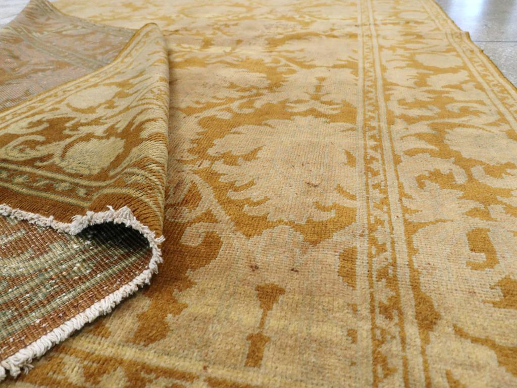 Mid-20th Century Indian Lahore Accent Rug (Wolle) im Angebot