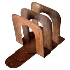 Portacartas de metal industrial de mediados del siglo XX, pátina de óxido, modular  Diseño