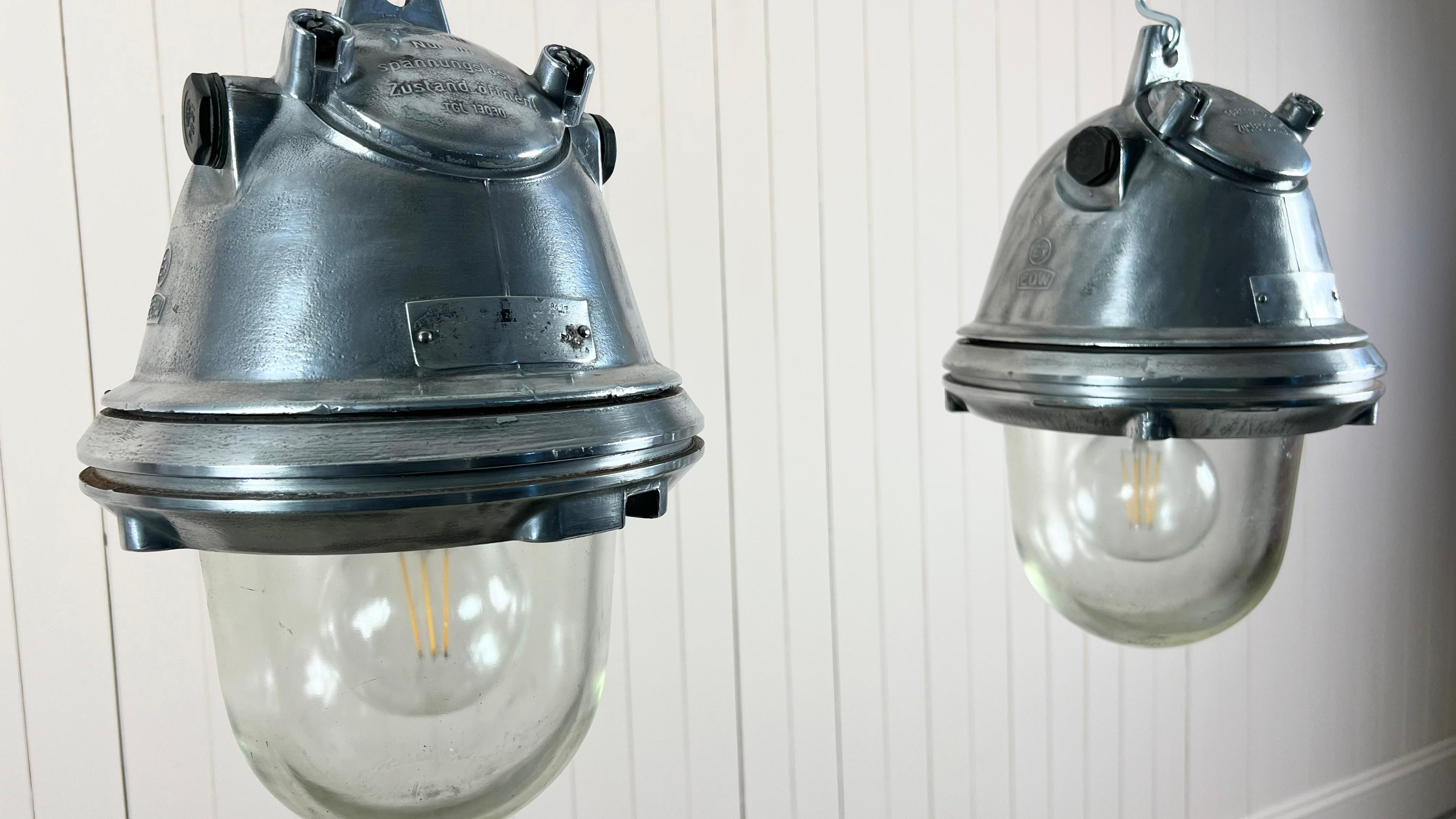 20ième siècle Lights de mine de récupération industrielle du milieu du 20e siècle en vente