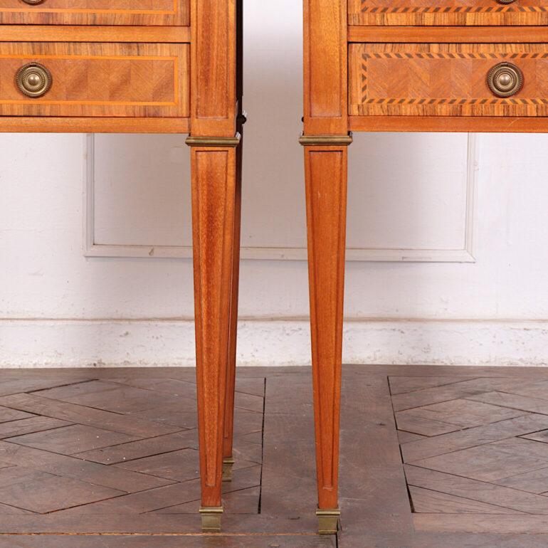Walnut Mid-20th Century Inlaid Italian Nightstands Side Tables