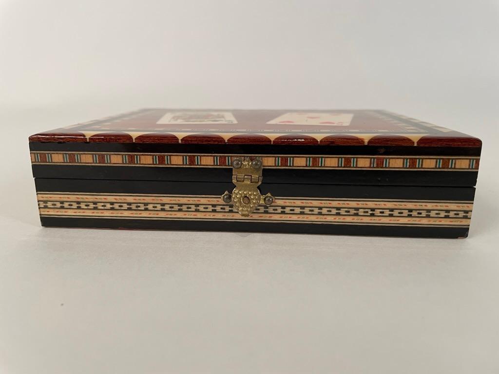 Os Boîte à cartes à jouer marocaine en marqueterie du milieu du 20e siècle