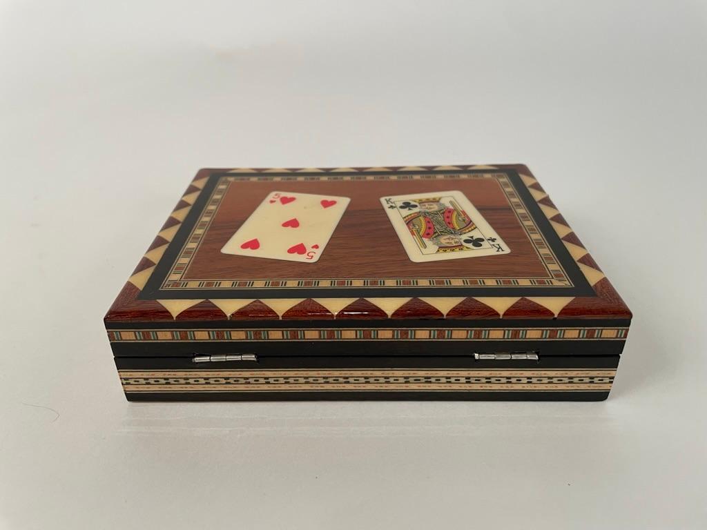 Mitte des 20. Jahrhunderts Marokkanisches Spielkartenetui mit Intarsien im Zustand „Gut“ im Angebot in Stamford, CT