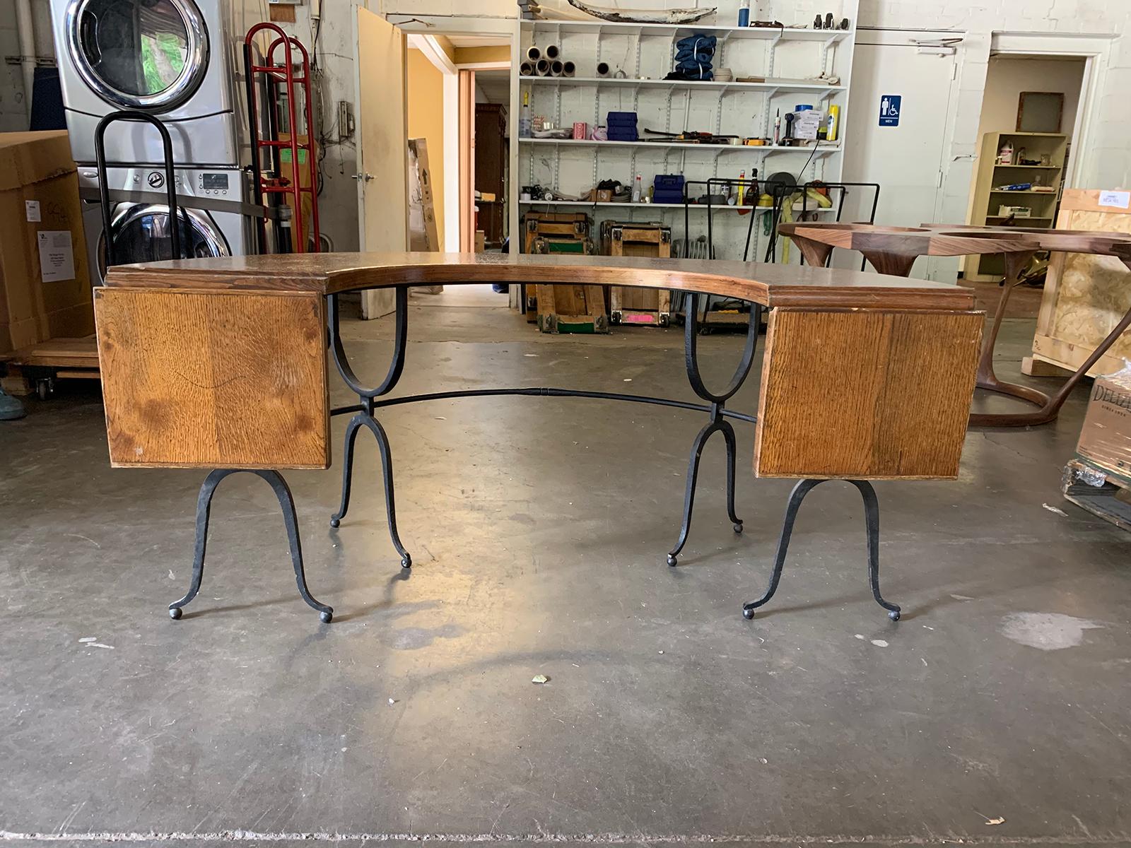 Mid-20th century iron and oak U-shaped desk, two drop leaves
Measures: 63