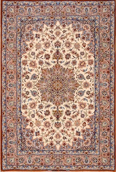 Tapis d'Ispahan du milieu du 20e siècle avec rehauts de soie ( 3'8" x 5'5" - 112 x 165 )