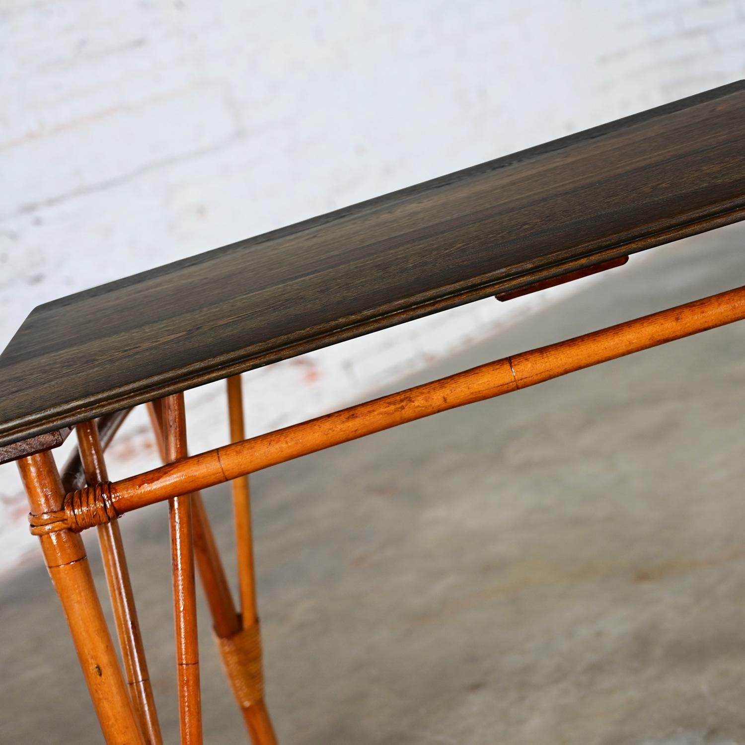 Table de salle à manger en rotin de style îlot du milieu du 20e siècle avec plateau en bois dur teinté ébène en vente 8